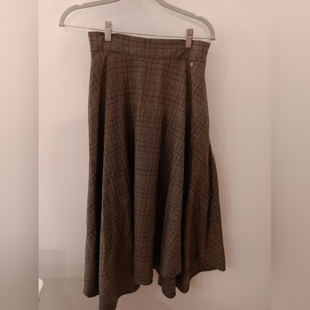DX womans size large plaid skirt
